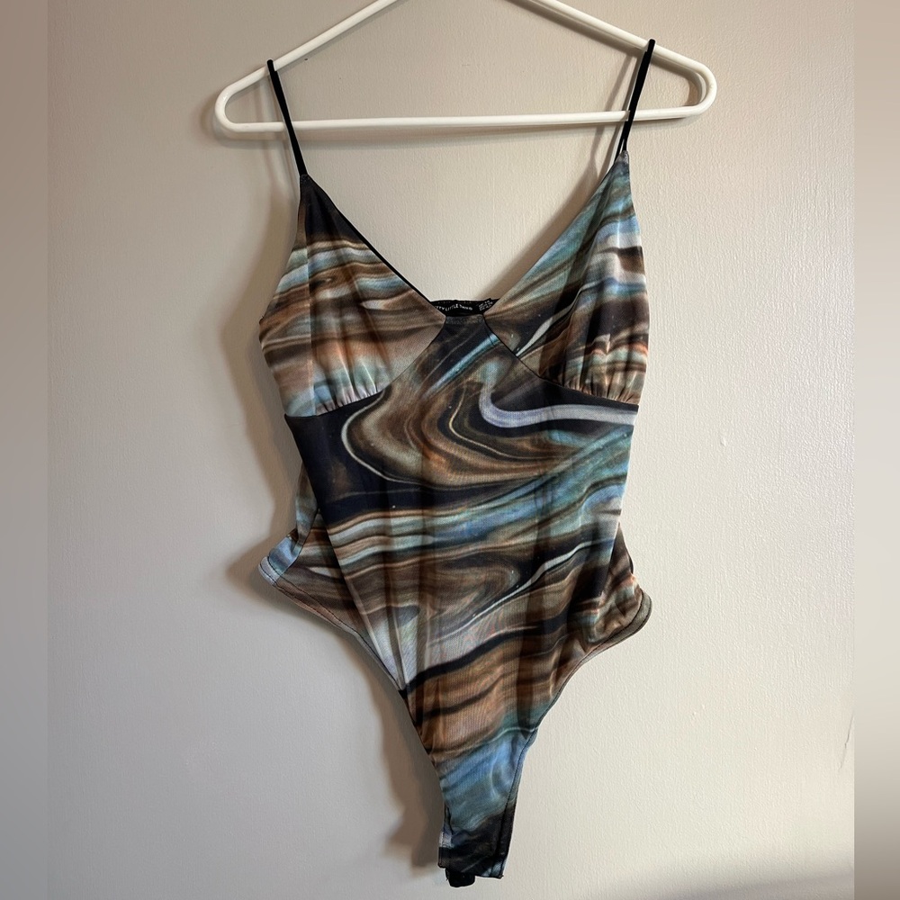 PRETTYLITTLETHING Swirl Pattern Bodysuit Size US 10